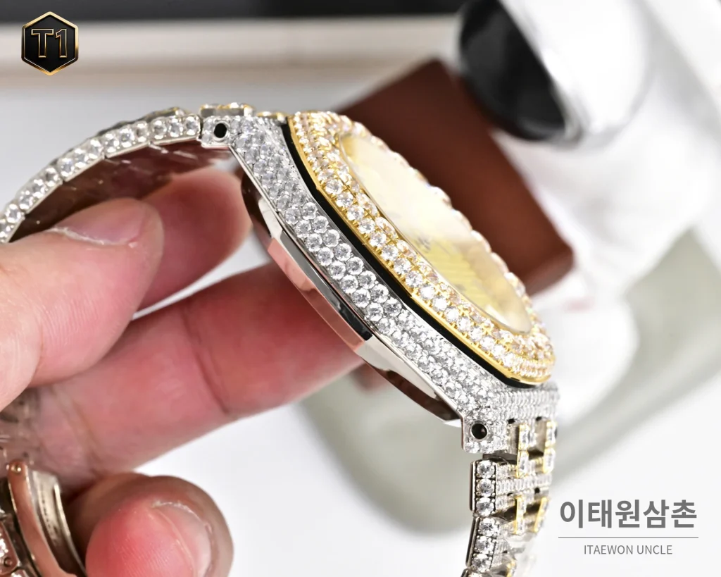 오데마피게 로열오크 모아사나이트 파베세팅 오토매틱 41mm 실버 투톤 브레이슬릿 골드 베젤