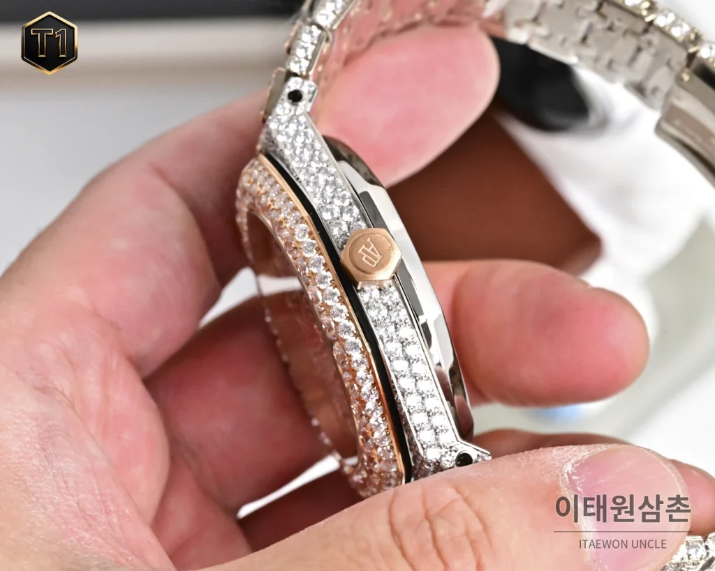 오데마피게 로열오크 모아사나이트 파베세팅 커스텀 오토매틱 41mm 실버 투톤 브레이슬릿 (2)