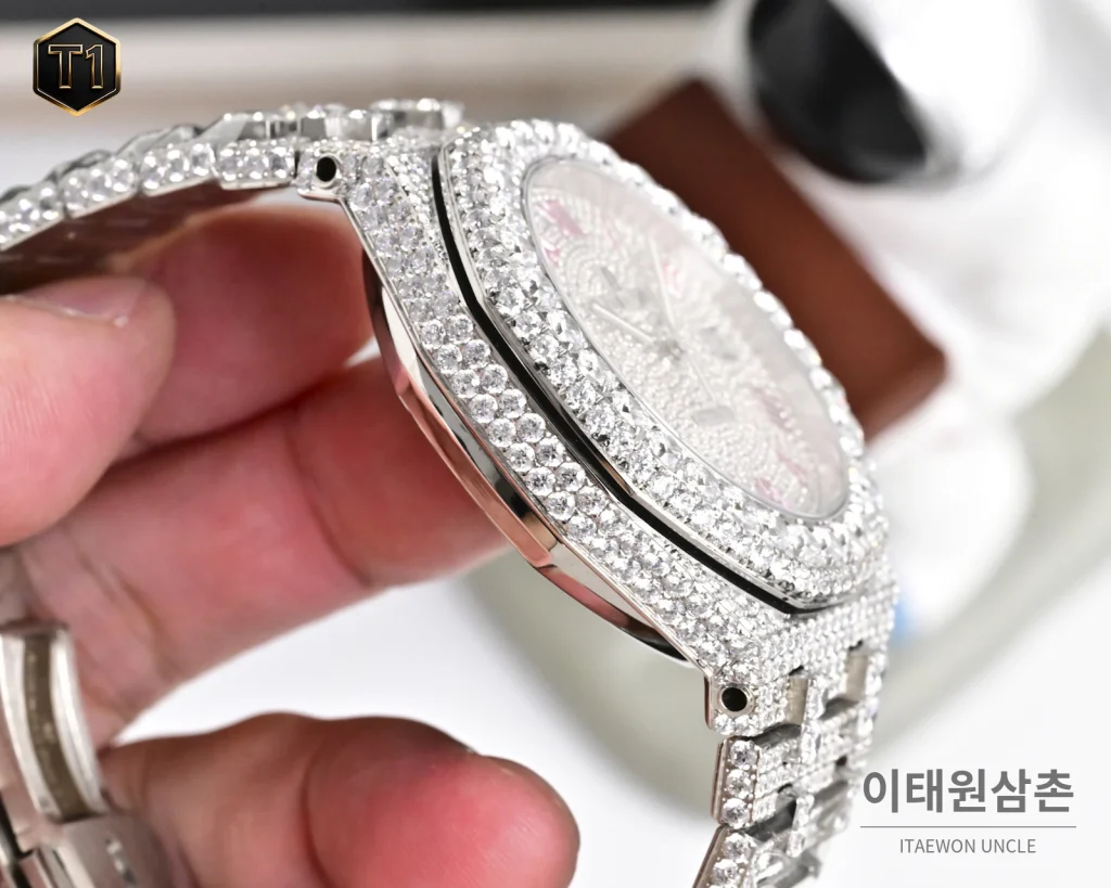 오데마피게 로열오크 모아사나이트 파베세팅 커스텀 오토매틱 41mm 실버 스틸 브레이슬릿 (3)