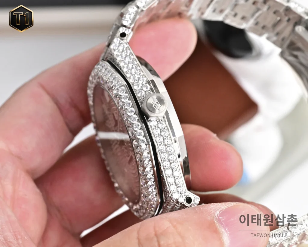 오데마피게 로열오크 모아사나이트 파베세팅 커스텀 오토매틱 41mm 실버 스틸 브레이슬릿
