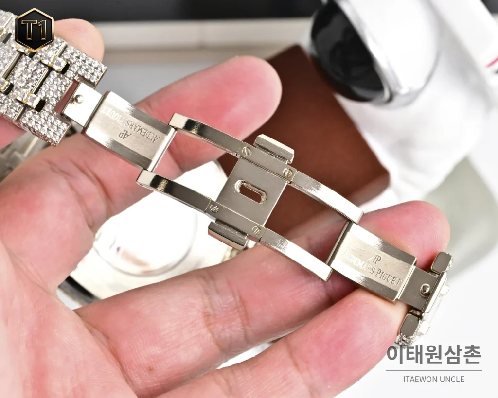 오데마피게 로열오크 모아사나이트 파베세팅 오토매틱 41mm 실버 투톤 브레이슬릿 골드 베젤 (2)