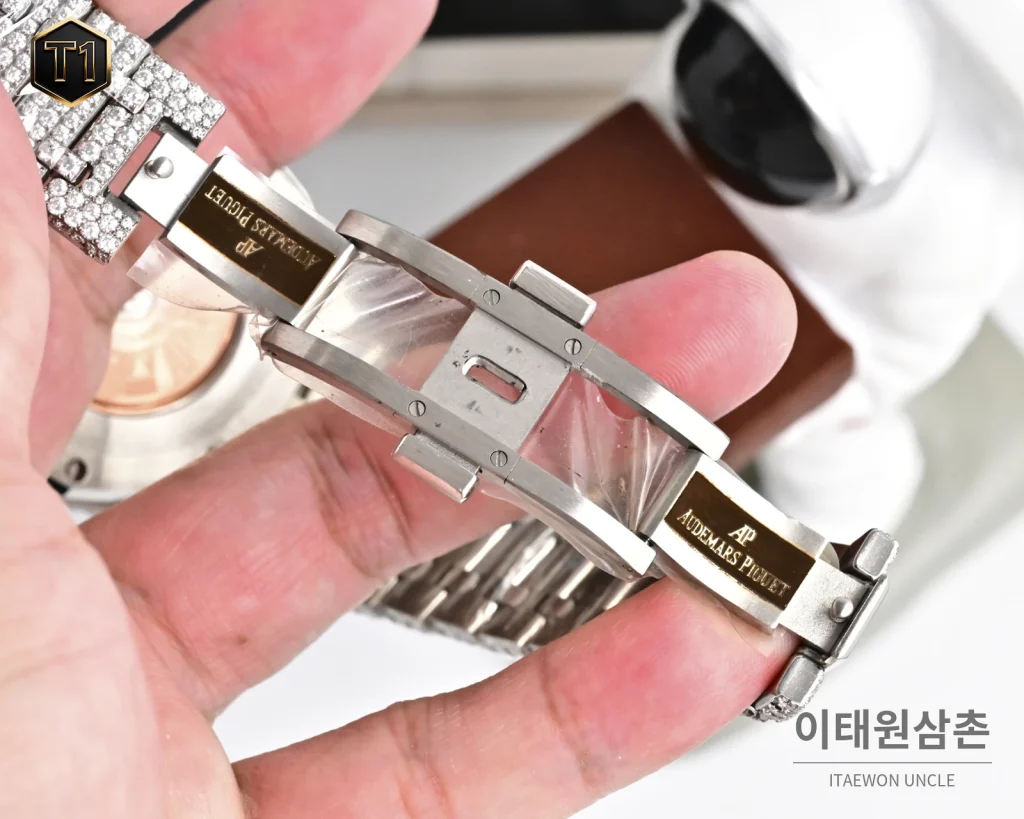 오데마피게 로열오크 모아사나이트 파베세팅 커스텀 오토매틱 41mm 실버 투톤 브레이슬릿