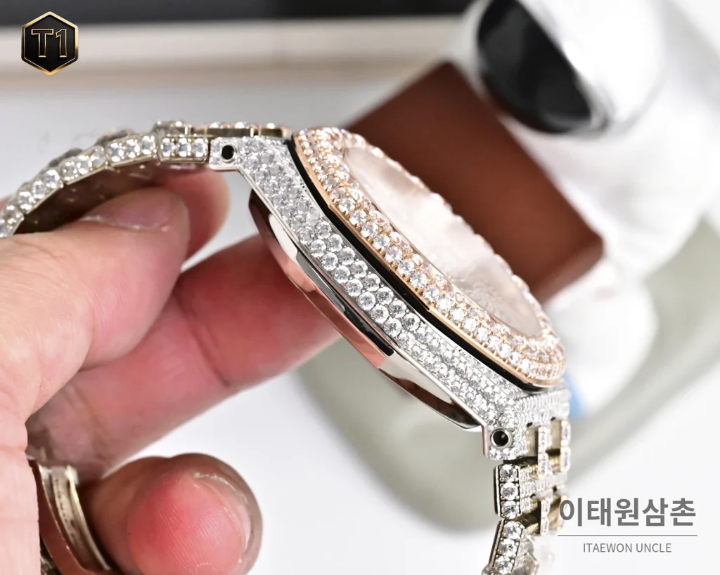 오데마피게 로열오크 모아사나이트 파베세팅 커스텀 오토매틱 41mm 실버 투톤 브레이슬릿 (2)