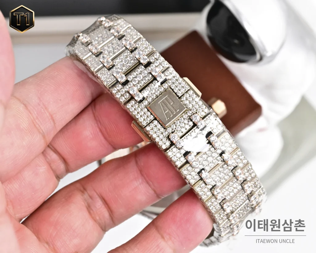 오데마피게 로열오크 모아사나이트 파베세팅 커스텀 오토매틱 41mm 실버