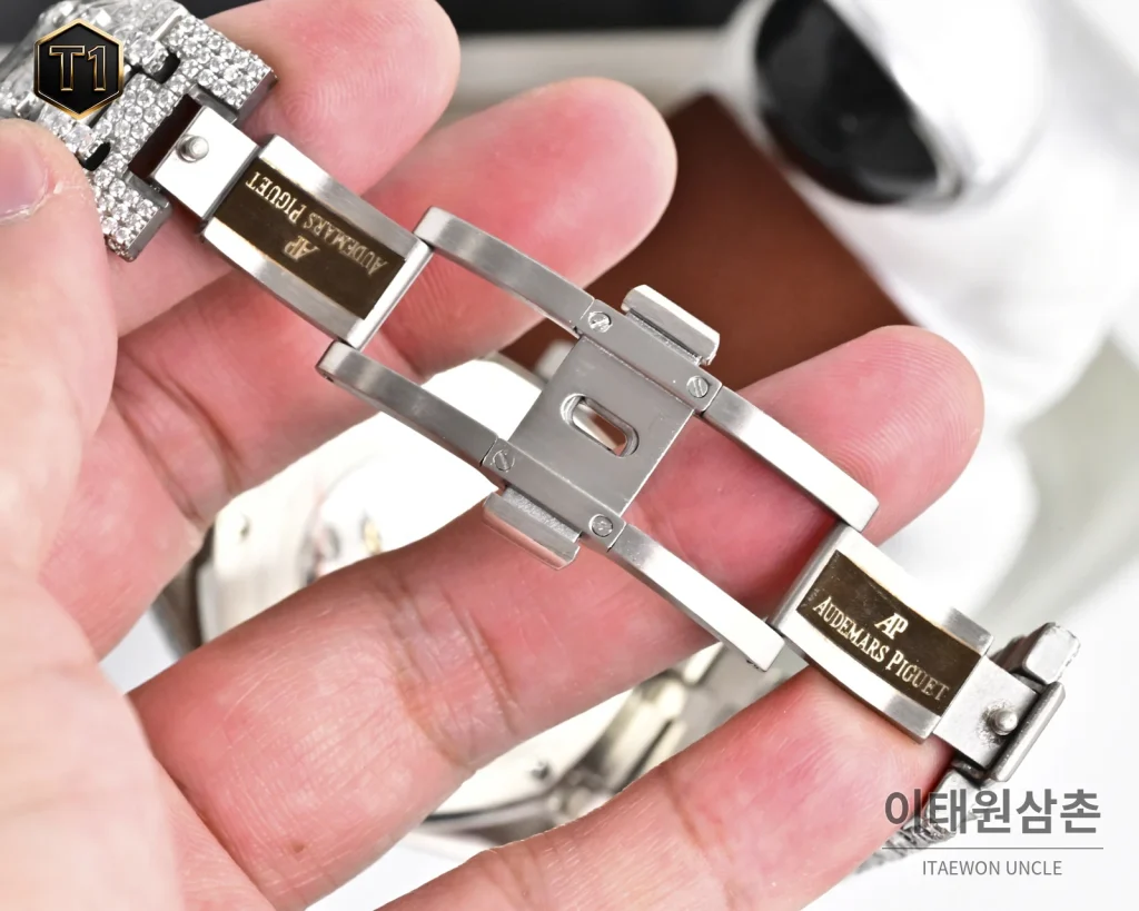 오데마피게 로열오크 모아사나이트 파베세팅 커스텀 오토매틱 41mm 실버 스틸 브레이슬릿 (3)