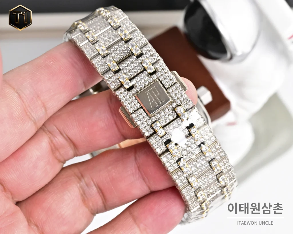 오데마피게 로열오크 모아사나이트 파베세팅 오토매틱 41mm 실버 투톤 브레이슬릿 골드 베젤 (2)