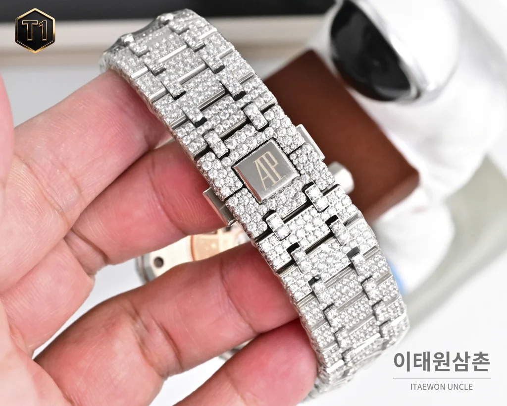 오데마피게 로열오크 모아사나이트 파베세팅 커스텀 오토매틱 41mm 실버 투톤 브레이슬릿