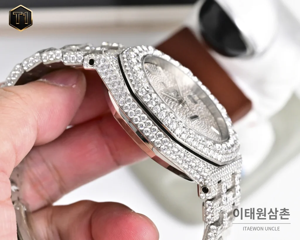 오데마피게 로열오크 모아사나이트 파베세팅 커스텀 오토매틱 41mm 실버 스틸 브레이슬릿