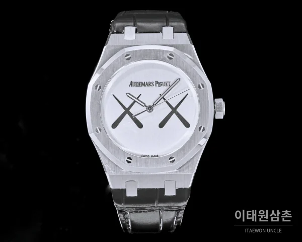 오데마피게 로열오크 오프쇼어 오토매틱 41mm 화이트 다이얼 블랙 가죽 스트랩