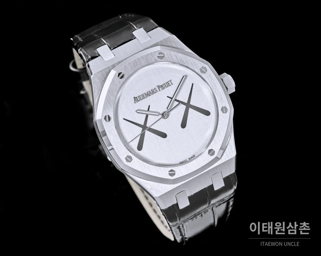 오데마피게 로열오크 오프쇼어 오토매틱 41mm 화이트 다이얼 블랙 가죽 스트랩