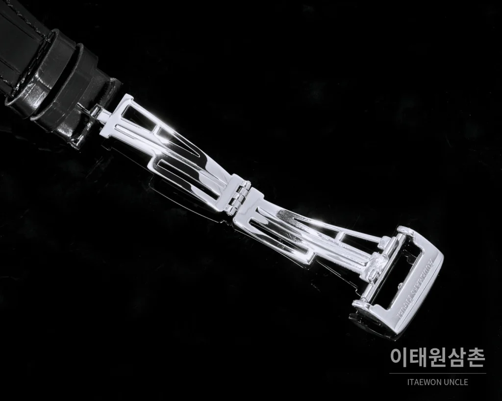 오데마피게 로열오크 오프쇼어 오토매틱 41mm 화이트 다이얼 블랙 가죽 스트랩
