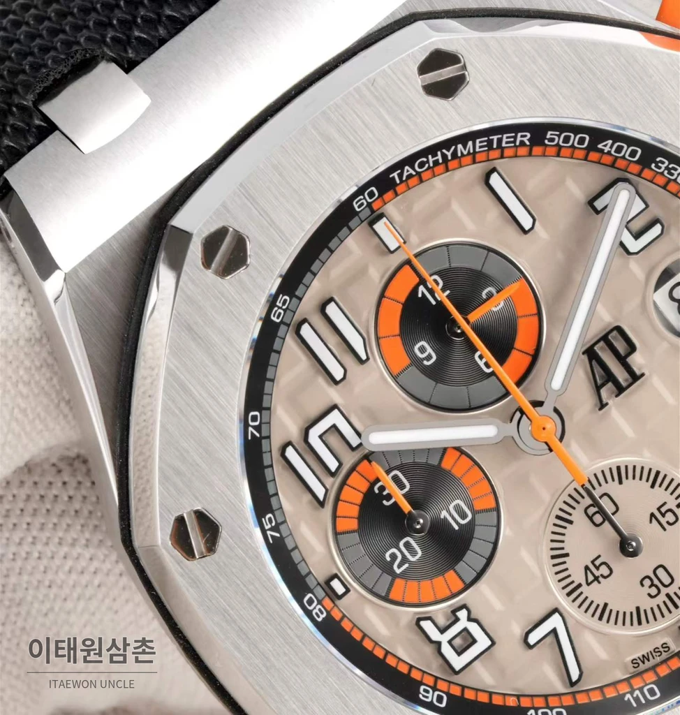 오데마피게 로열오크 오프쇼어 베이지다이얼 크로노그래프 오토매틱 42mm