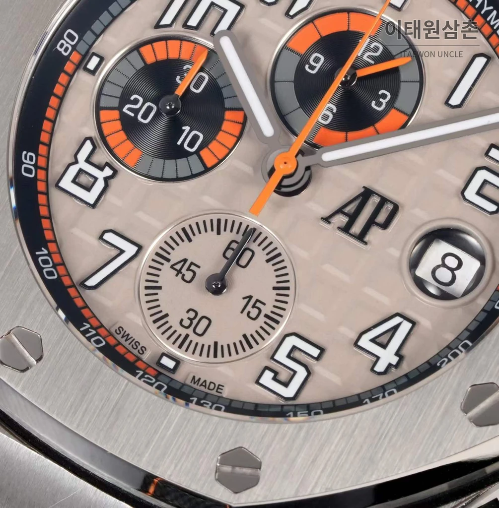 오데마피게 로열오크 오프쇼어 베이지다이얼 크로노그래프 오토매틱 42mm