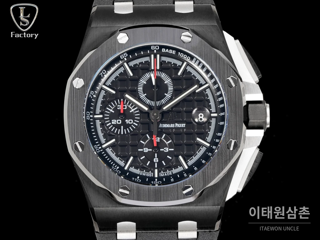 오데마피게 로열오크 오프쇼어 블랙케이스 블랙다이얼 크로노그래프 오토매틱 44mm