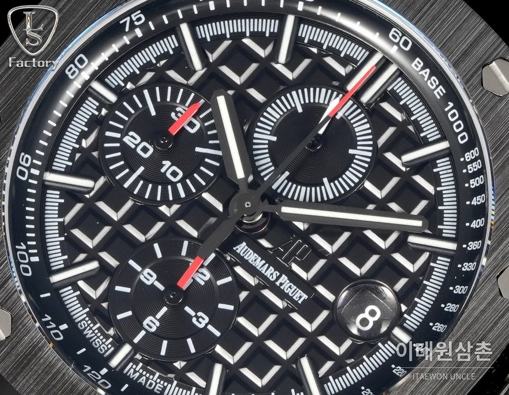 오데마피게 로열오크 오프쇼어 블랙케이스 블랙다이얼 크로노그래프 오토매틱 44mm