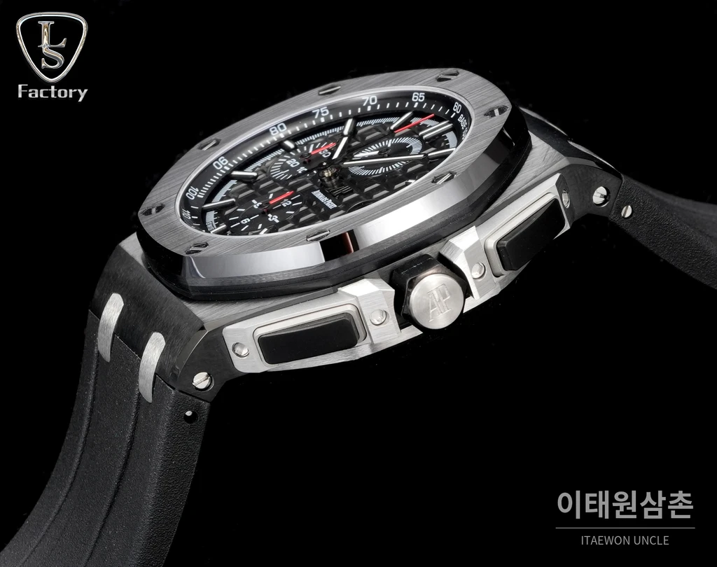 오데마피게 로열오크 오프쇼어 블랙케이스 블랙다이얼 크로노그래프 오토매틱 44mm