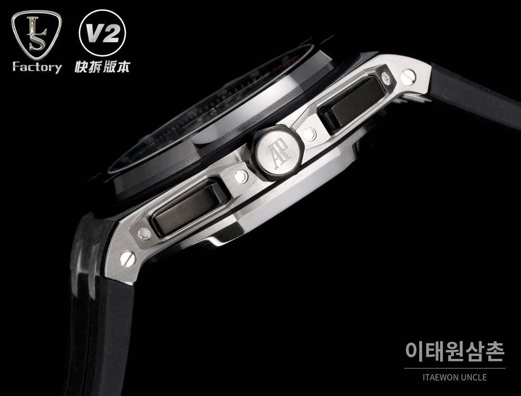 오데마피게 로열오크 오프쇼어 세라믹베젤 오토매틱 43mm 26420 블랙 다이얼 블랙 러버 스트랩 (2)