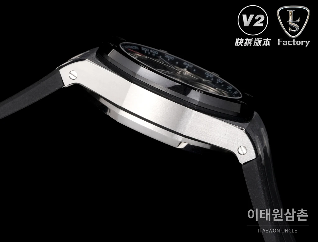 오데마피게 로열오크 오프쇼어 세라믹베젤 오토매틱 43mm 26420 블랙 다이얼 블랙 러버 스트랩 (2)