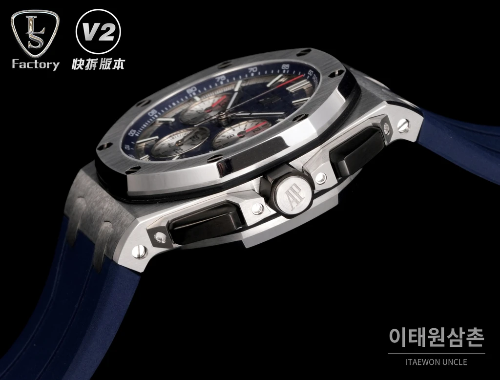 오데마피게 로열오크 오프쇼어 세라믹베젤 오토매틱 43mm 26420 네이비 다이얼 네이비 러버 스트랩