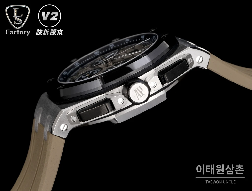 오데마피게 로열오크 오프쇼어 세라믹베젤 오토매틱 43mm 26420 샴페인 다이얼 브라운 러버 스트랩