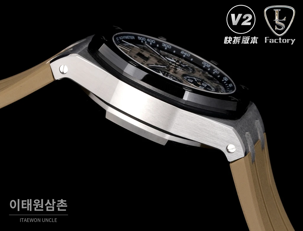오데마피게 로열오크 오프쇼어 세라믹베젤 오토매틱 43mm 26420 샴페인 다이얼 브라운 러버 스트랩