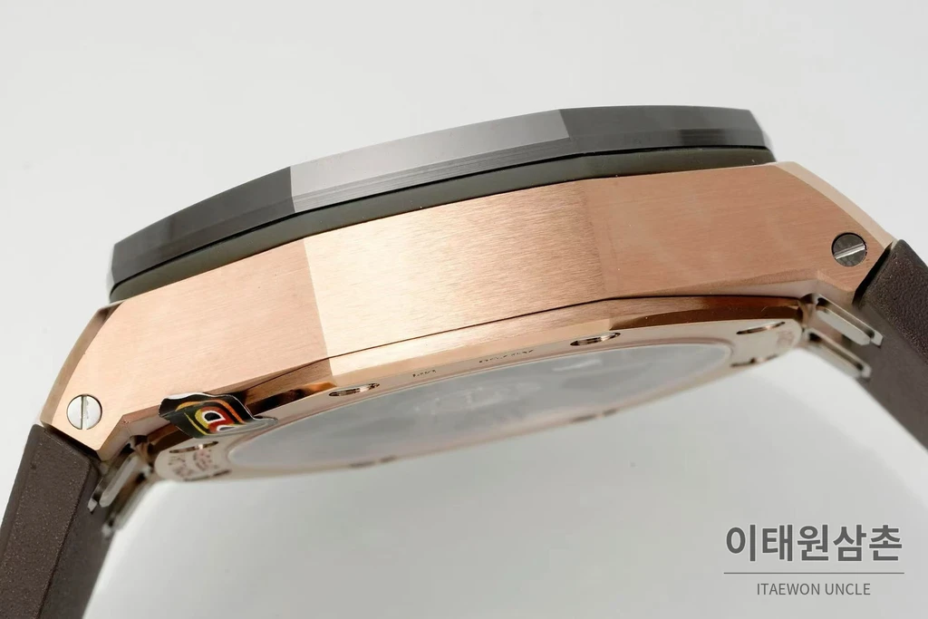 오데마피게 로열오크 오프쇼어 세라믹 베젤 오토매틱 26420