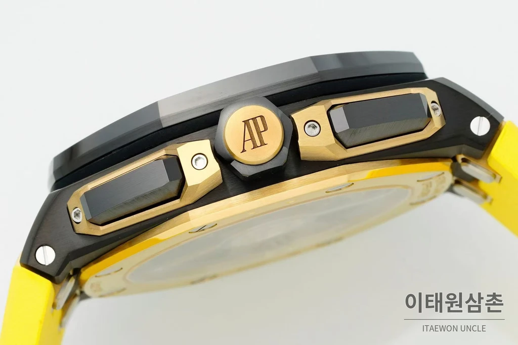오데마피게 로열오크 오프쇼어 세라믹 베젤 오토매틱 탄