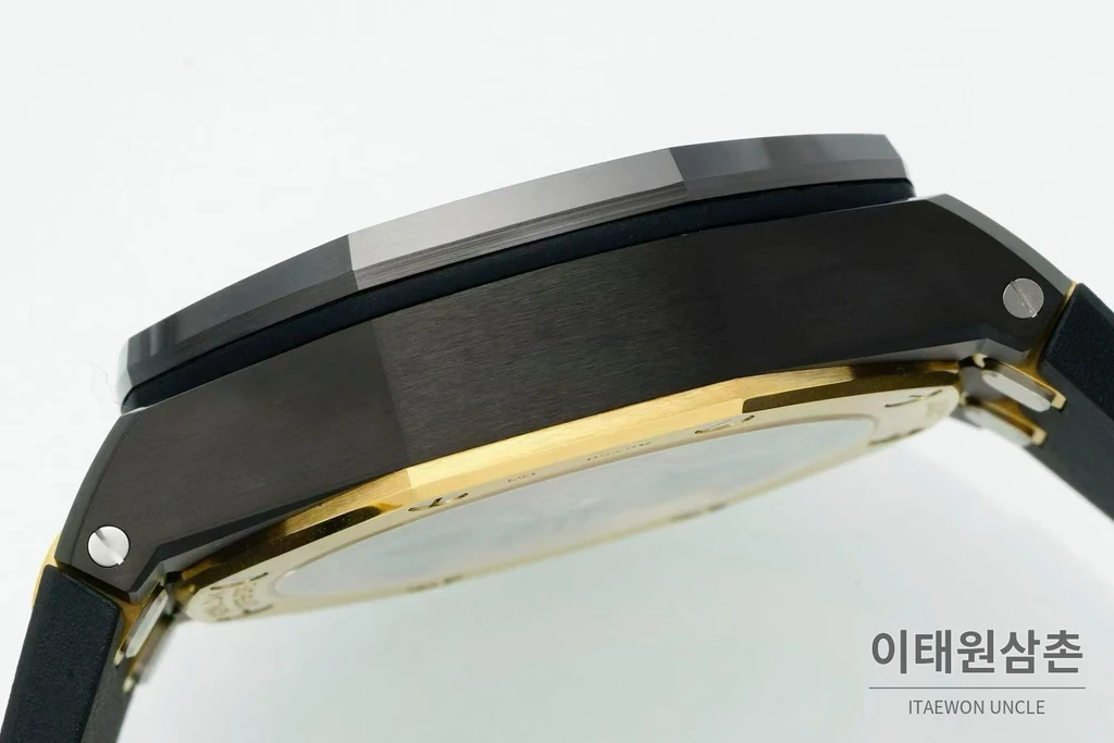 오데마피게 로열오크 오프쇼어 세라믹 베젤 블랙다이얼 오토매틱