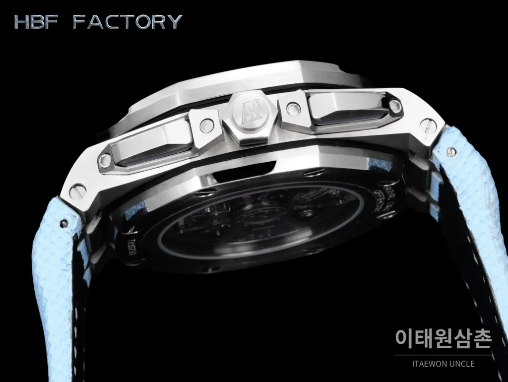 오데마피게 로열오크 오프쇼어 세라믹베젤 크로노그래프 오토매틱 44mm 네이비 다이얼 (2)