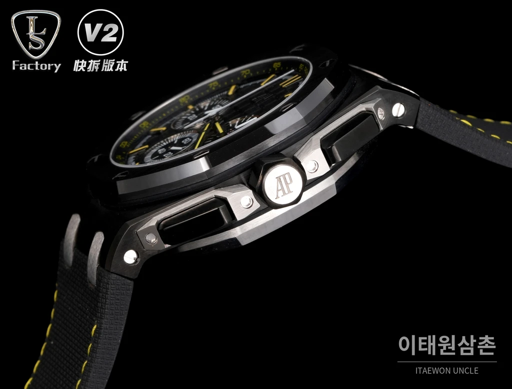 오데마피게 로열오크 오프쇼어 세라믹베젤 크로노그래프 43mm 26420 블랙 다이얼 블랙 러버 스트랩 (2)