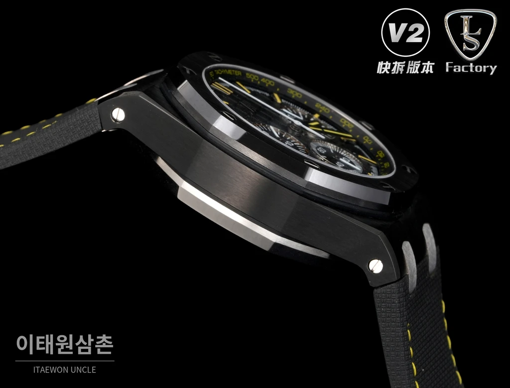 오데마피게 로열오크 오프쇼어 세라믹베젤 크로노그래프 43mm 26420 블랙 다이얼 블랙 러버 스트랩 (2)
