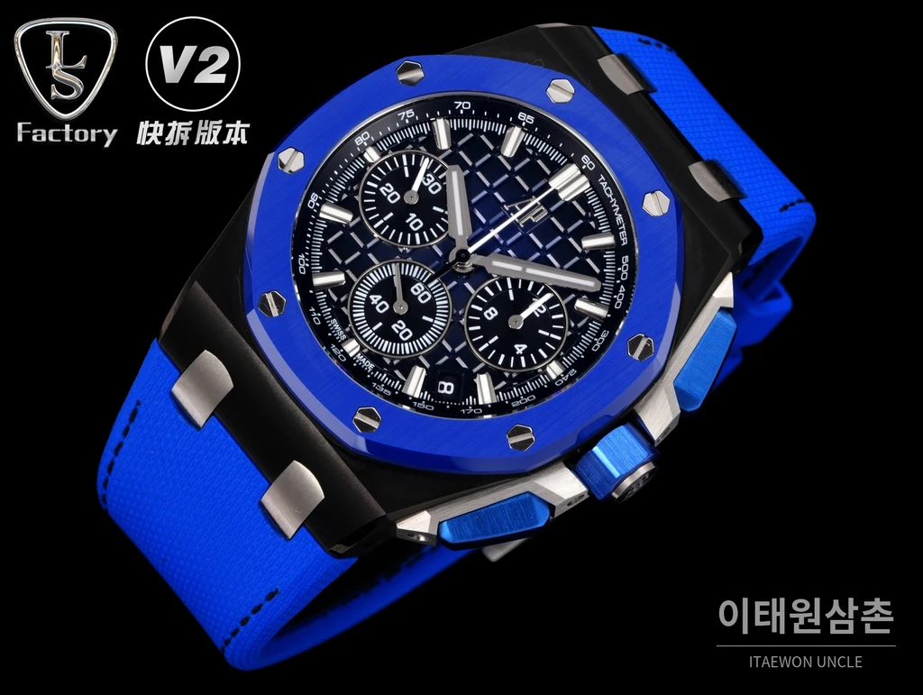 오데마피게 로열오크 오프쇼어 세라믹베젤 크로노그래프 43mm 26420 블랙 다이얼 블루 러버 스트랩