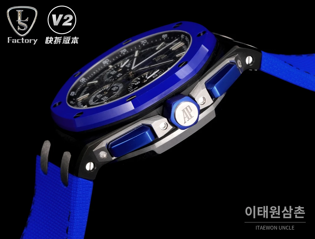 오데마피게 로열오크 오프쇼어 세라믹베젤 크로노그래프 43mm 26420 블랙 다이얼 블루 러버 스트랩