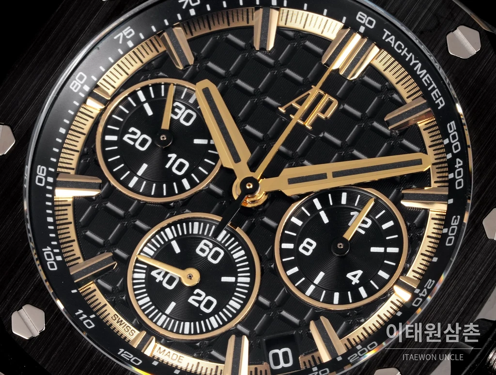 오데마피게 로열오크 오프쇼어 세라믹베젤 크로노그래프 43mm 26420 블랙 다이얼 블랙 러버 스트랩