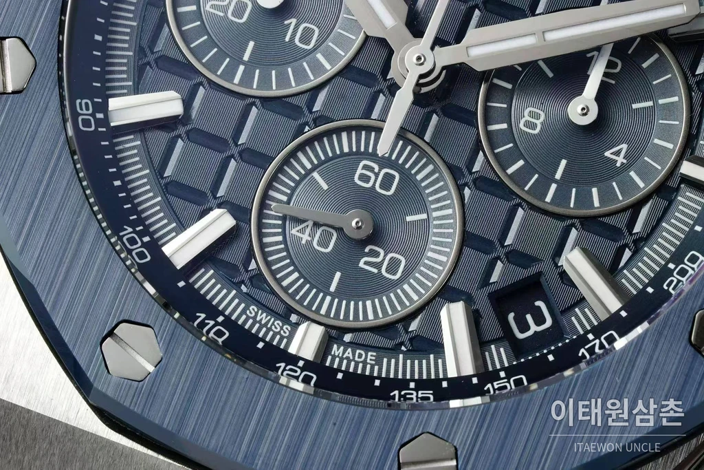 오데마피게 로열오크 오프쇼어 세라믹 베젤 네이비다이얼 오토매틱