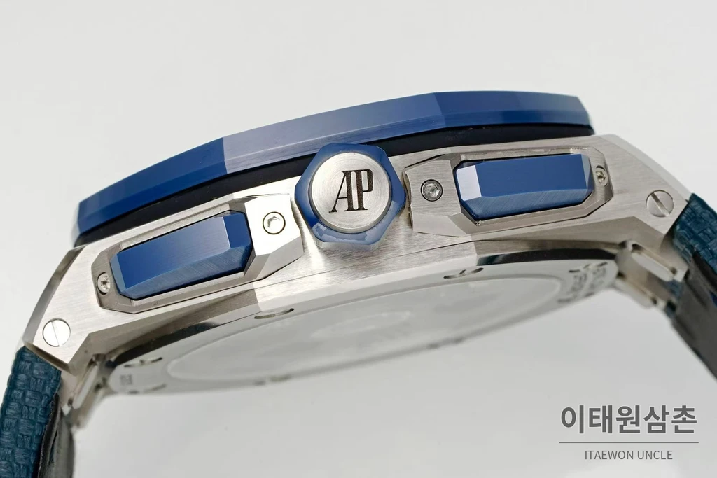 오데마피게 로열오크 오프쇼어 세라믹 베젤 네이비다이얼 오토매틱