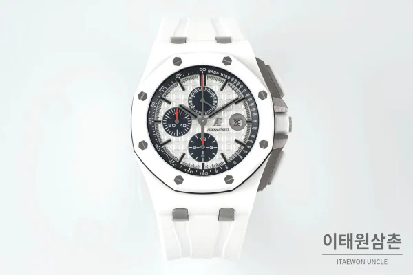 오데마피게 로열오크 오프쇼어 세라믹 블랙다이얼 크로노그래프 오토매틱 44mm 화이트 러버 스트랩 화이트 베젤