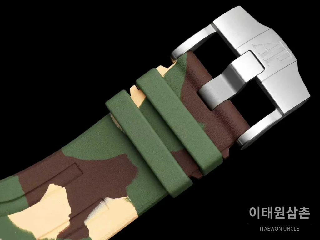 오데마피게 로열오크 오프쇼어 세라믹 블랙다이얼 크로노그래프 오토매틱 44mm 멀티컬러 러버 스트랩 그레이 베젤
