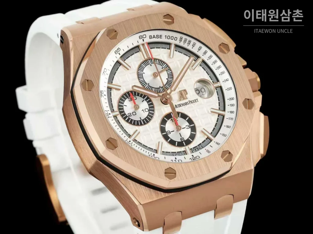 오데마피게 로열오크 오프쇼어 세라믹 블랙다이얼 크로노그래프 오토매틱 44mm 화이트 러버 스트랩 로즈골드 베젤