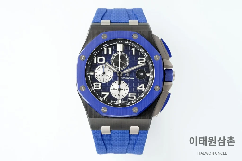 오데마피게 로열오크 오프쇼어 세라믹 블랙다이얼 크로노그래프 오토매틱 44mm 블루 러버 스트랩 블루 베젤