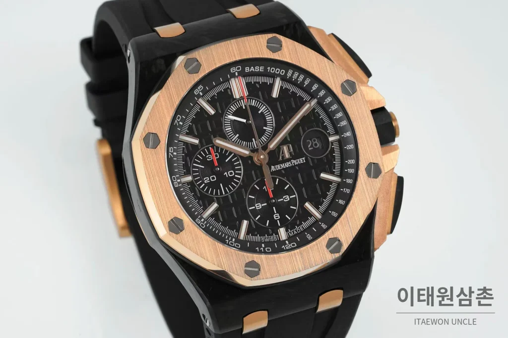 오데마피게 로열오크 오프쇼어 세라믹 블랙다이얼 크로노그래프 오토매틱 44mm 블랙 러버 스트랩 로즈골드 베젤 (2)