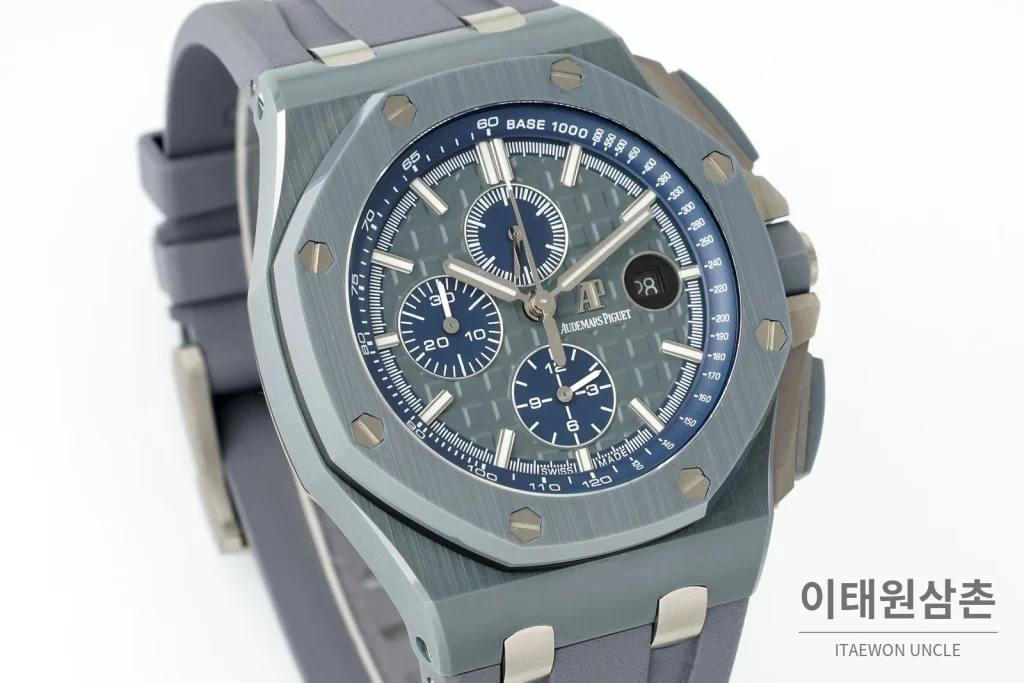 오데마피게 로열오크 오프쇼어 세라믹 블랙다이얼 크로노그래프 오토매틱 44mm 그레이 러버 스트랩 그레이 베젤