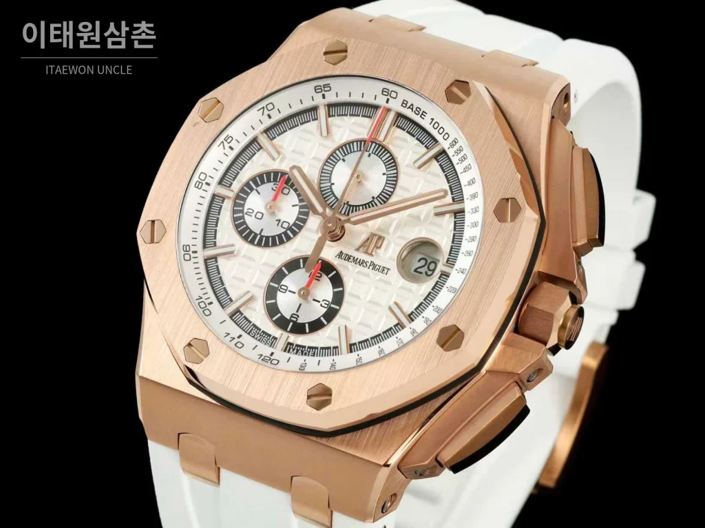 오데마피게 로열오크 오프쇼어 세라믹 블랙다이얼 크로노그래프 오토매틱 44mm 화이트 러버 스트랩 로즈골드 베젤