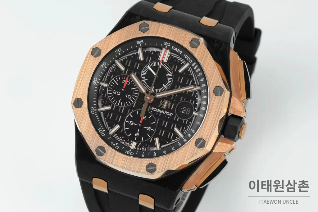 오데마피게 로열오크 오프쇼어 세라믹 블랙다이얼 크로노그래프 오토매틱 44mm 블랙 러버 스트랩 로즈골드 베젤 (2)