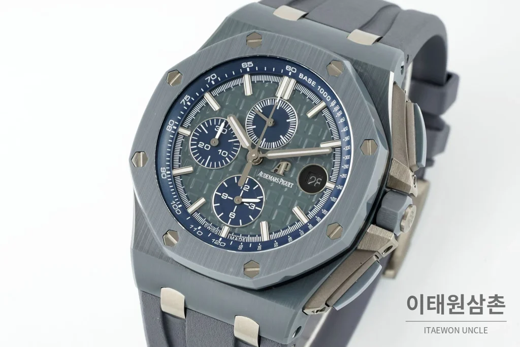 오데마피게 로열오크 오프쇼어 세라믹 블랙다이얼 크로노그래프 오토매틱 44mm 그레이 러버 스트랩 그레이 베젤