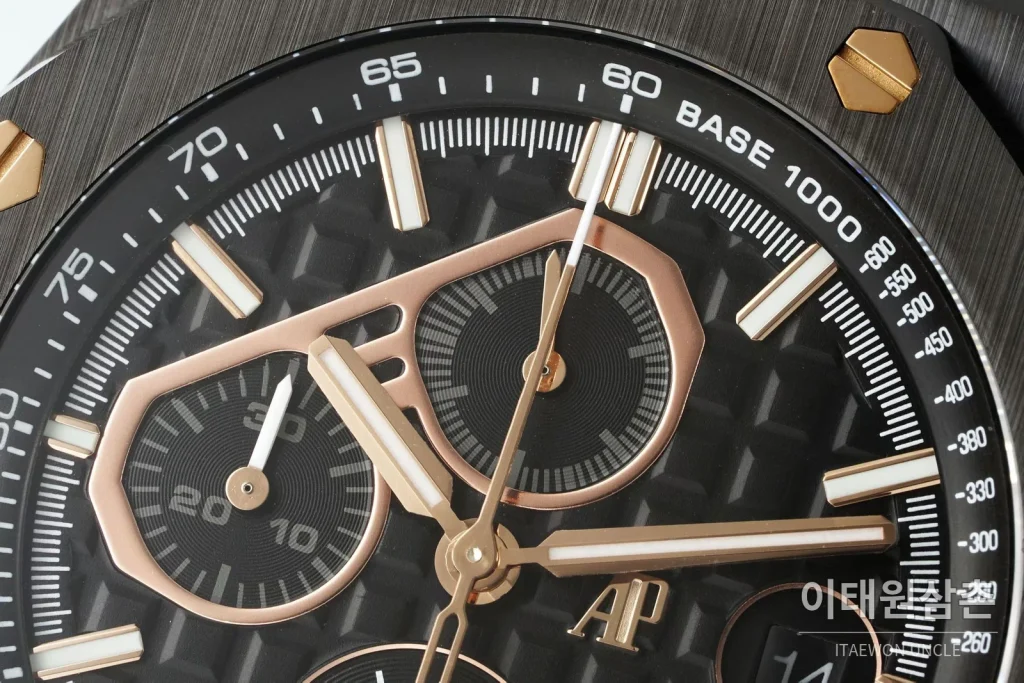 오데마피게 로열오크 오프쇼어 세라믹 블랙다이얼 크로노그래프 오토매틱 44mm 블랙 러버 스트랩 그레이 베젤 (3)
