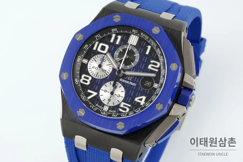 오데마피게 로열오크 오프쇼어 세라믹 블랙다이얼 크로노그래프 오토매틱 44mm 블루 러버 스트랩 블루 베젤