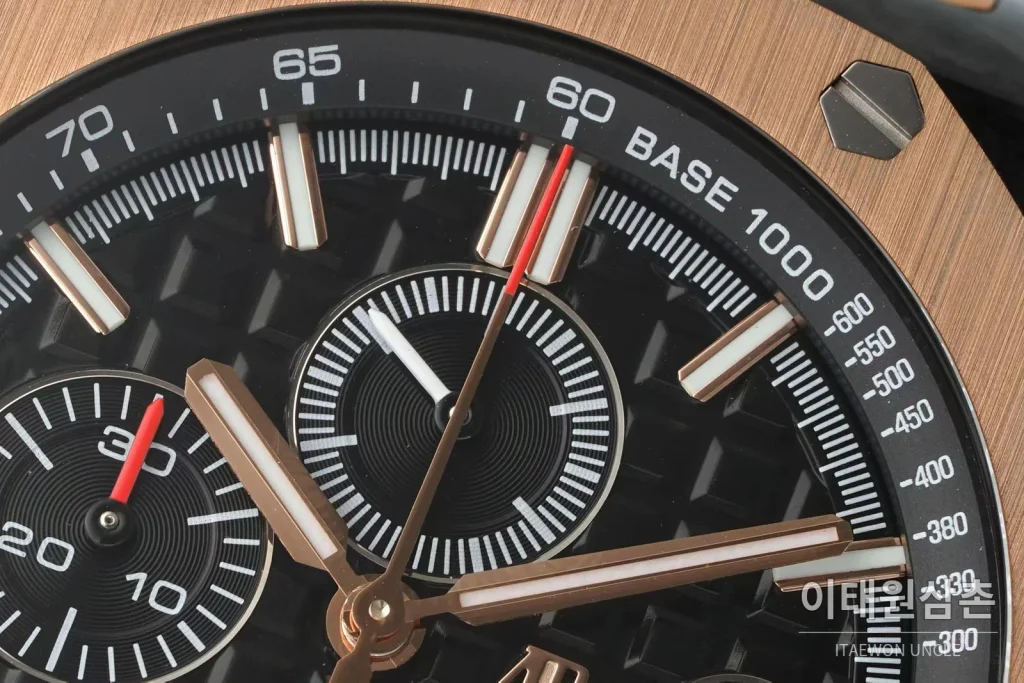 오데마피게 로열오크 오프쇼어 세라믹 블랙다이얼 크로노그래프 오토매틱 44mm 블랙 러버 스트랩 로즈골드 베젤 (2)