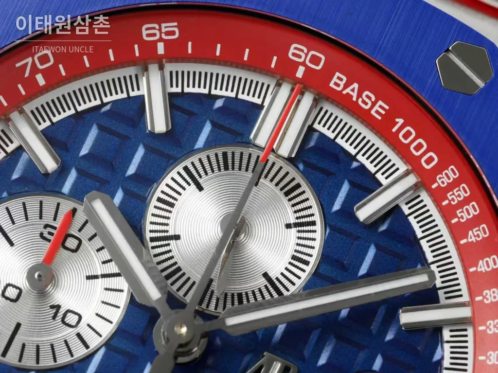 오데마피게 로열오크 오프쇼어 세라믹 블랙다이얼 크로노그래프 오토매틱 44mm 러버 스트랩 블루 베젤