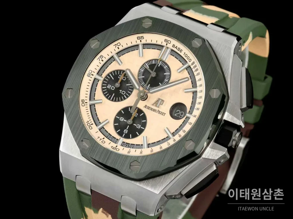 오데마피게 로열오크 오프쇼어 세라믹 블랙다이얼 크로노그래프 오토매틱 44mm 멀티컬러 러버 스트랩 그레이 베젤
